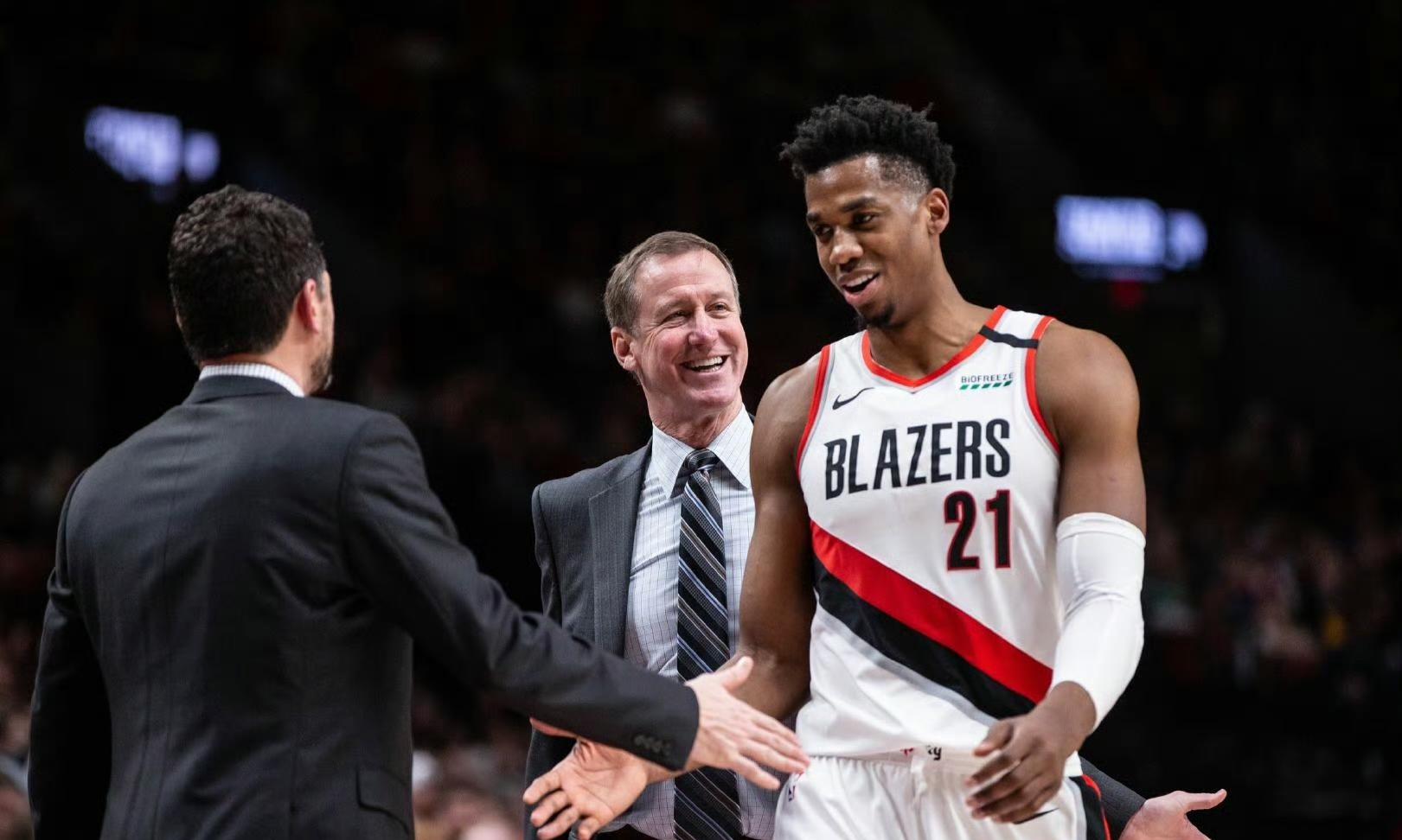 赛地聚焦——NBA常规赛赛前热度飙升;广州队战术微调;话题不断;资深球员宣示担当的简单介绍 赛地聚焦——NBA常规赛赛前热度飙升;广州队战术微调;话题不断;资深球员宣示担当的简单介绍